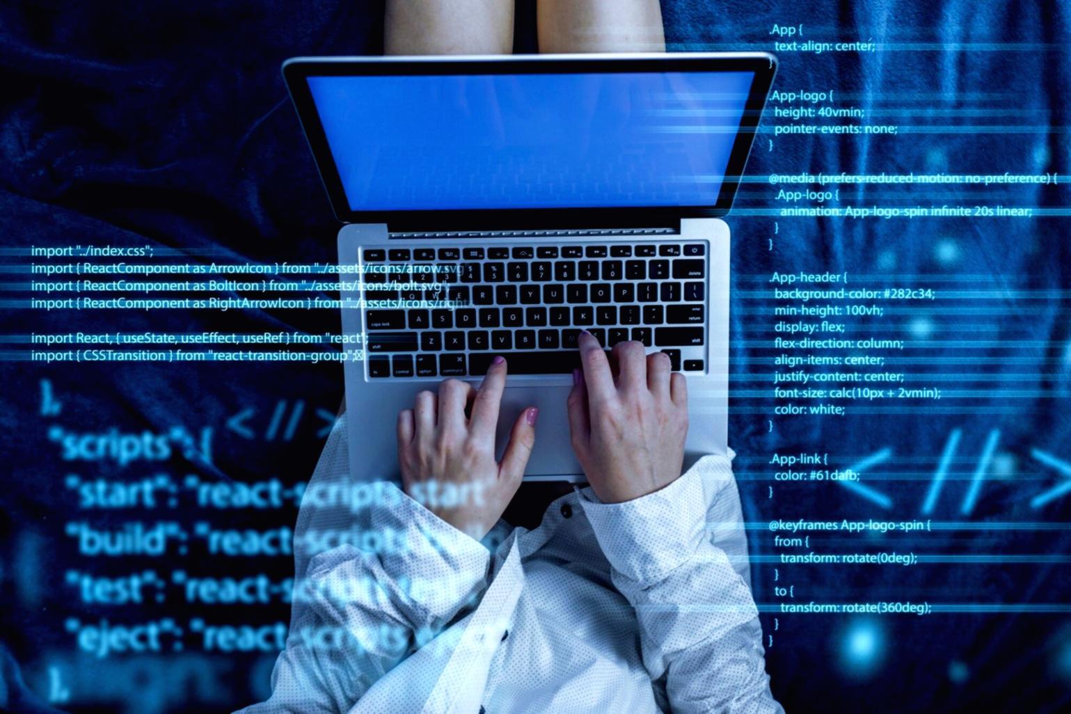 Seminarraum mit interaktiven Lernmaterialien zur generativen KI
